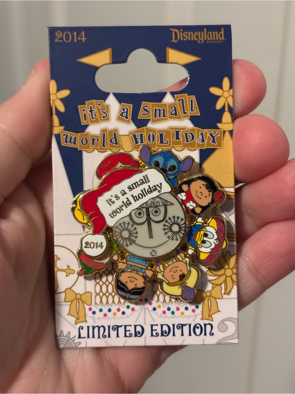 Disney - it’s a small world Holiday 2014 Spinner Pin